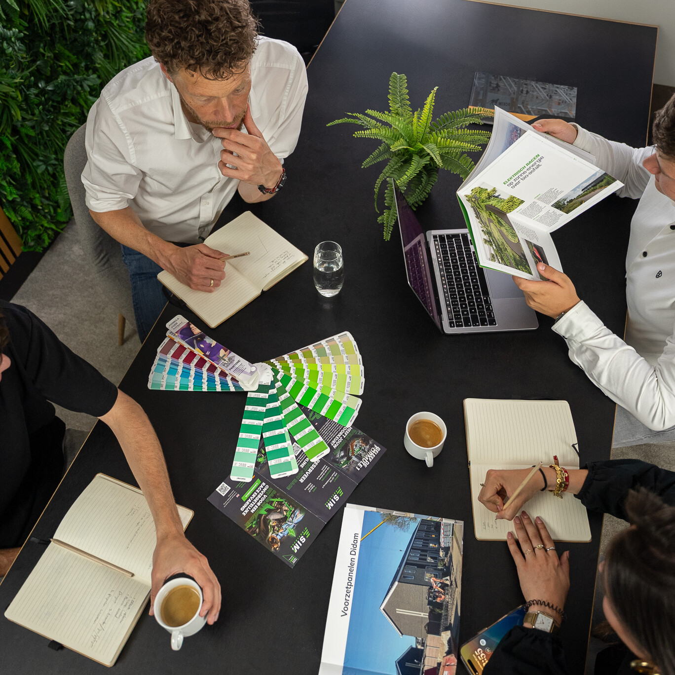 5. Strategisch plan 38 Merkidentiteit ontwikkelen door creatieve experts in Rotterdam en Zeeland