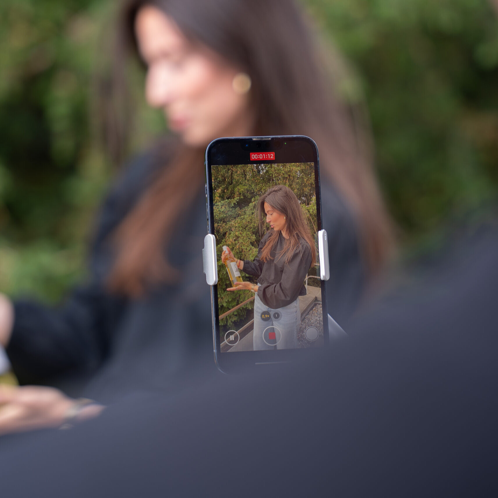 Buiten werken aan een social media campagne BRAIN