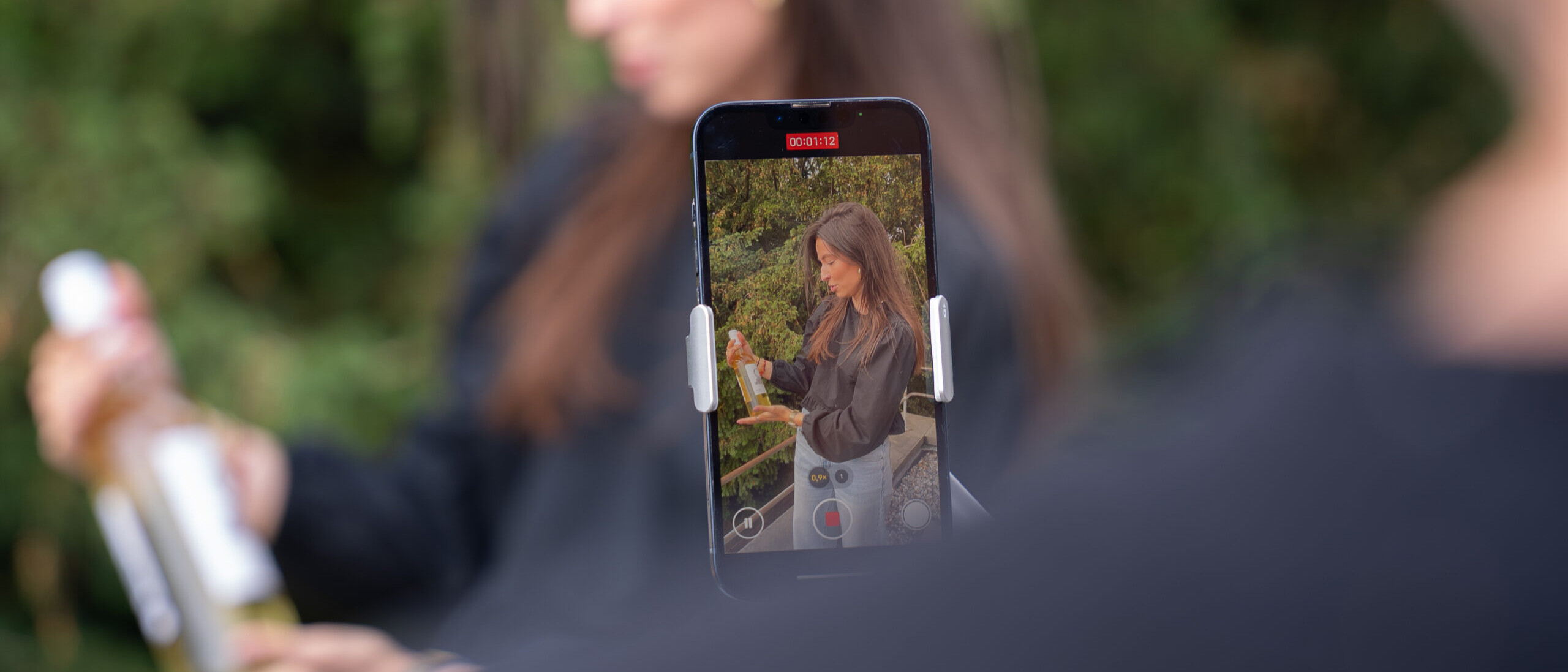 Buiten werken aan een social media campagne BRAIN