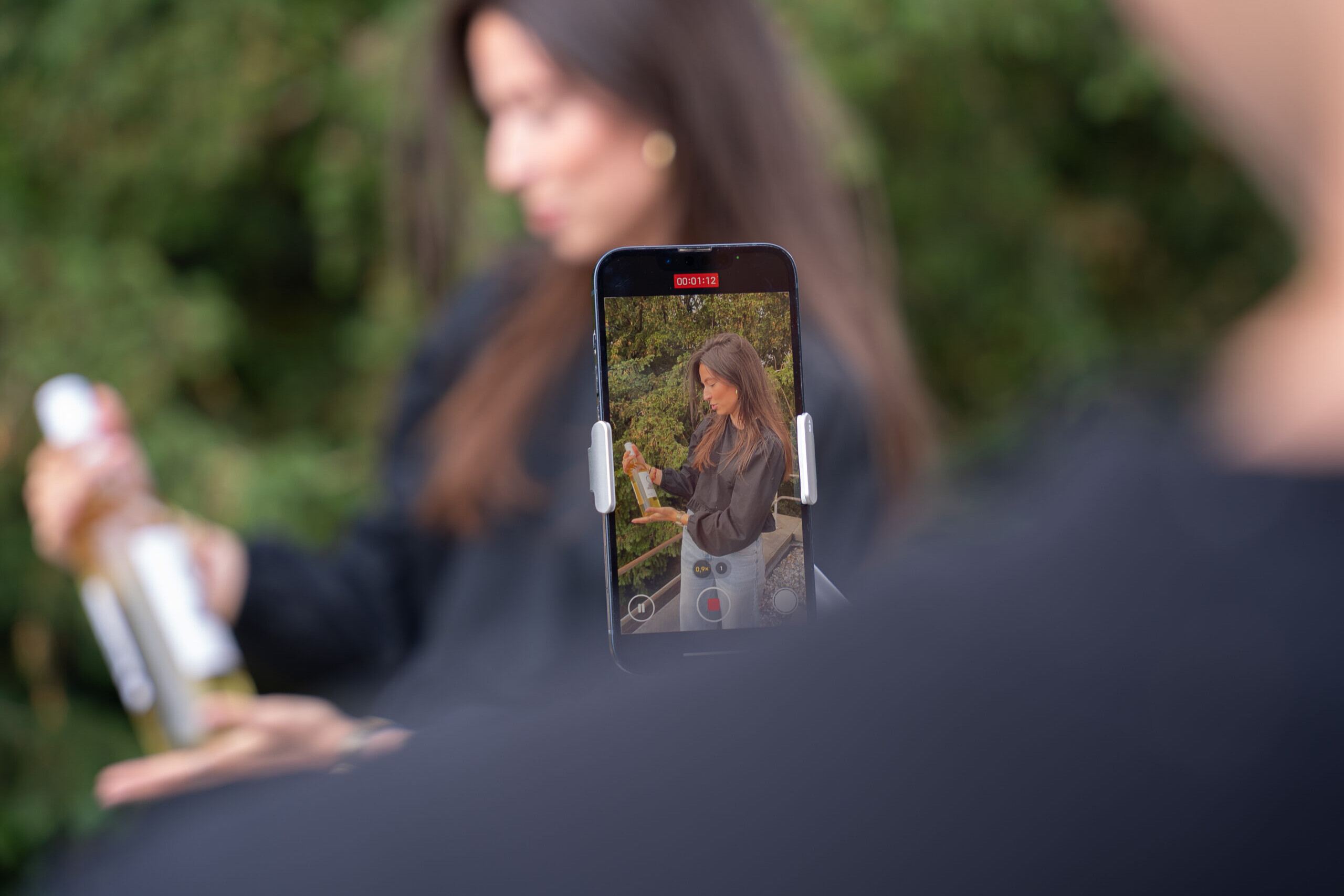 Buiten werken aan een social media campagne BRAIN