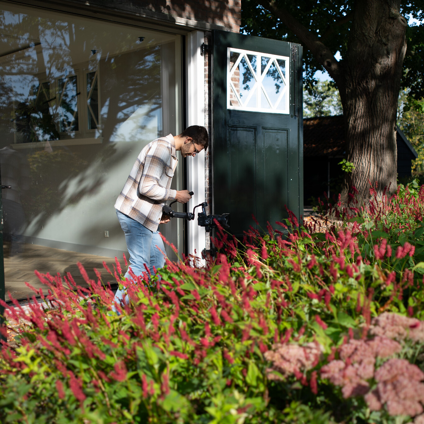 Fotograaf brain druk bezig met voorbereidingen op een shoot